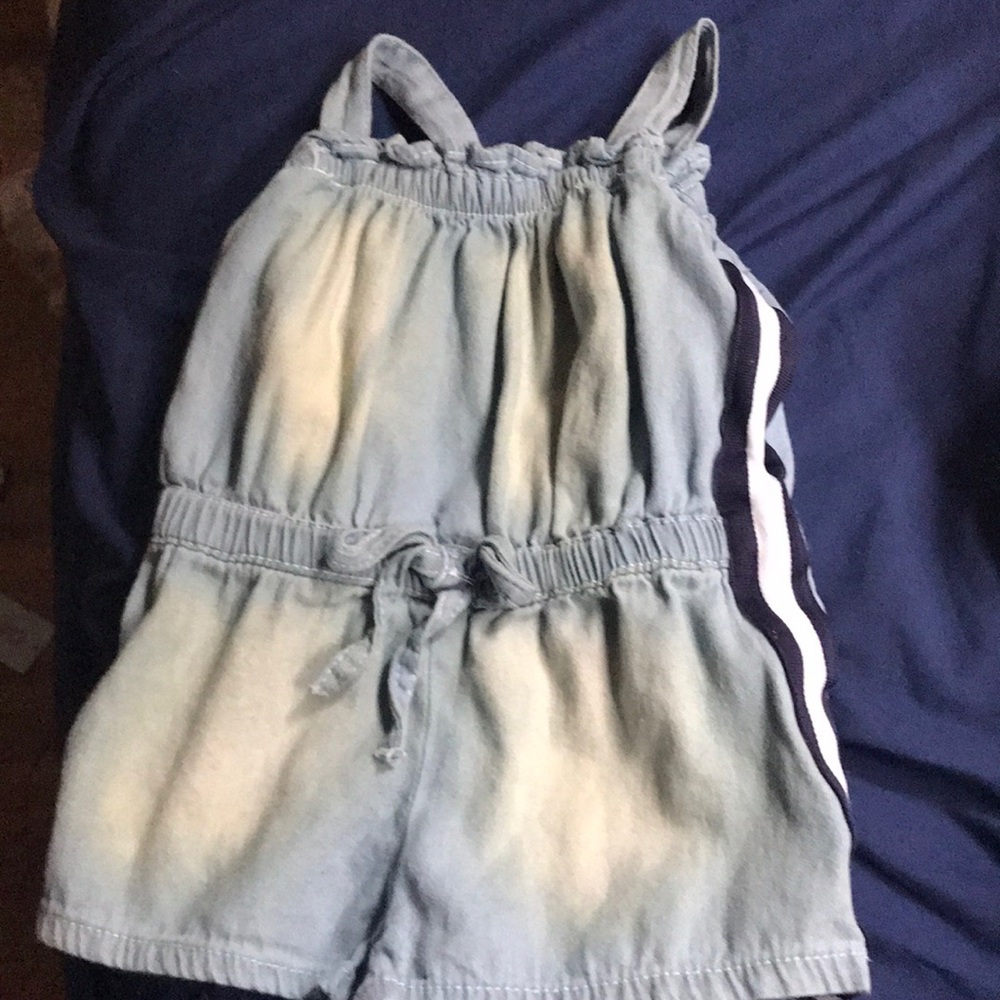 A cute short romper set ! Good for the summer !